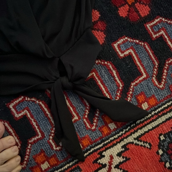 Amour vert sleeveless Simone V-neck top. true black gently used S - Picture 3 of 5